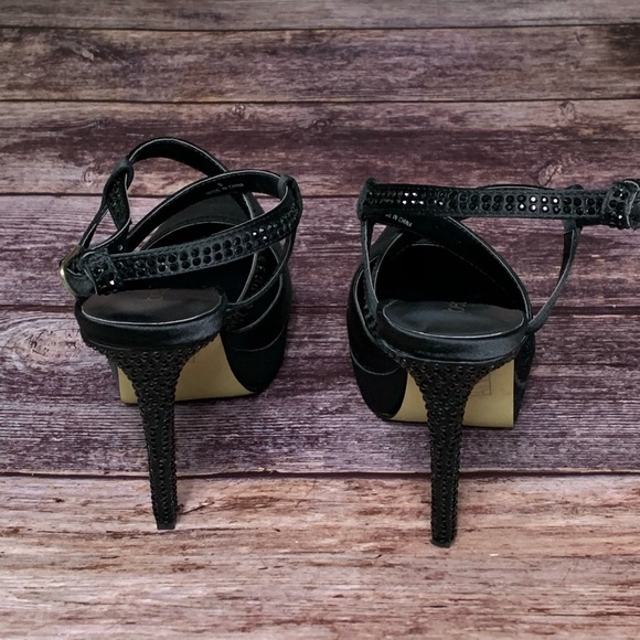 Bebe ~ Leola Pointy Toe Pump - Picture 3 of 16